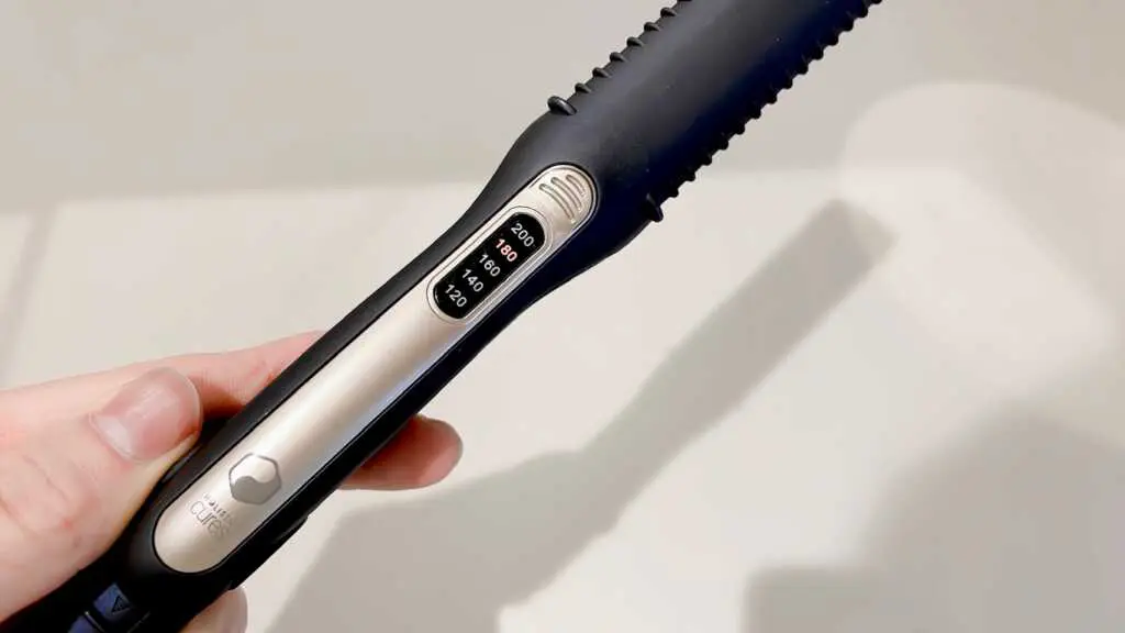 ホリスティックキュアストレートアイロンの温度幅は120〜200度設定