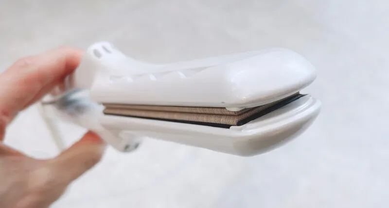 比較】パナソニックナノケアvs絹女！どっちのアイロンがおすすめ？違い